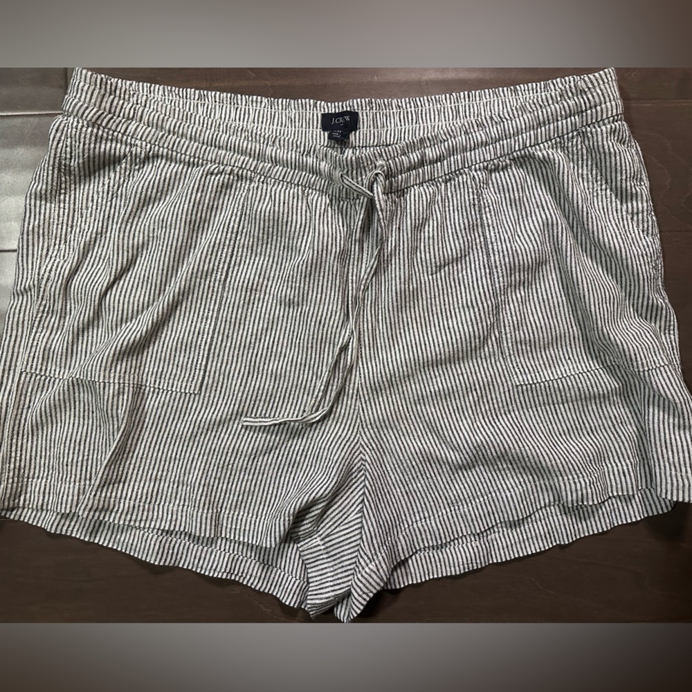 NWT J. Crew outlet women’s Black and White linen pinstriped drawstring shorts